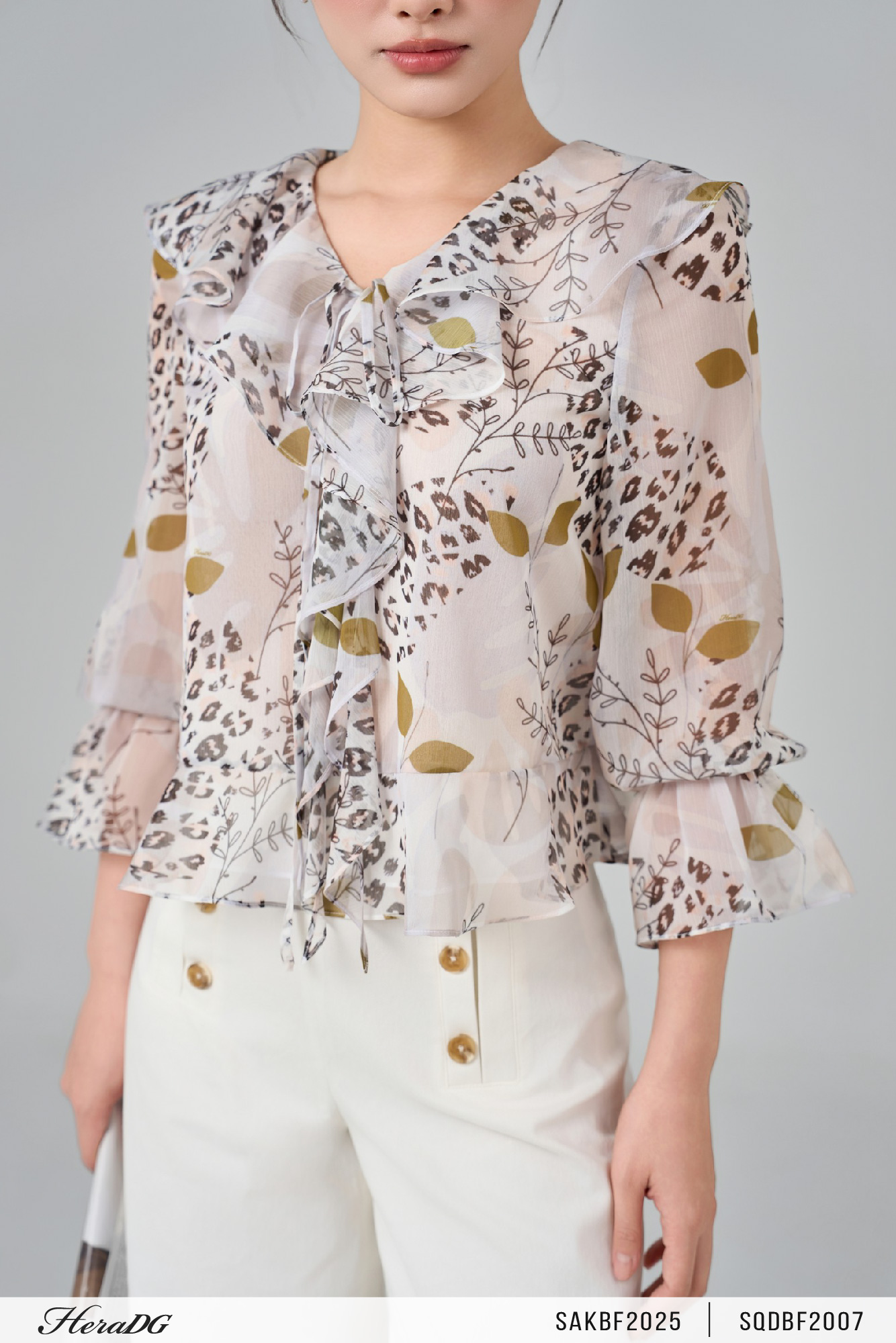 Ảnh của Áo kiểu cổ bèo thắt nơ